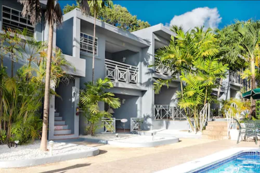 The Palms Resort in HOLETOWN