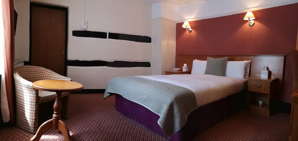 Tudor Lodge Hotel 13/45
