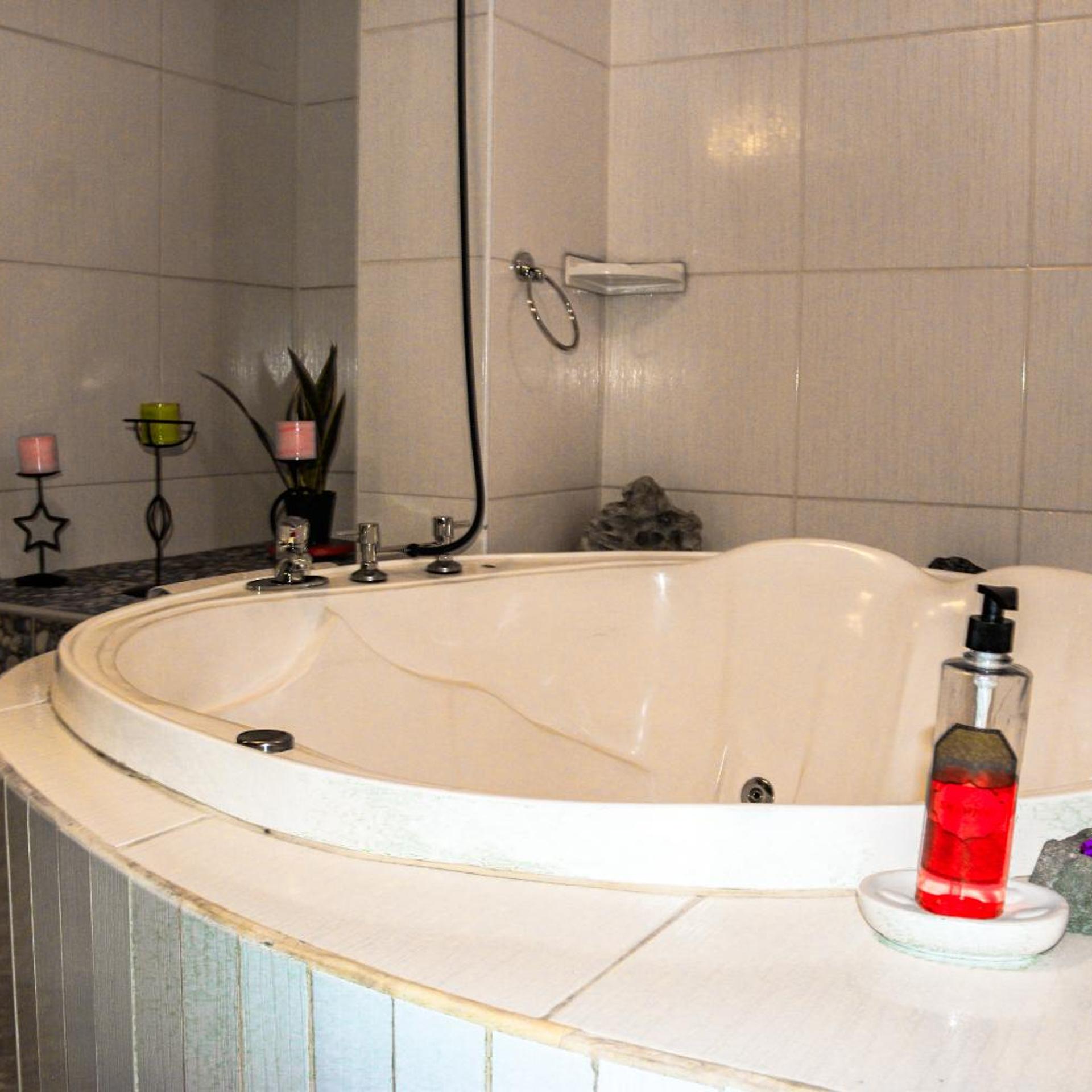 Hotel Tikary 47/50