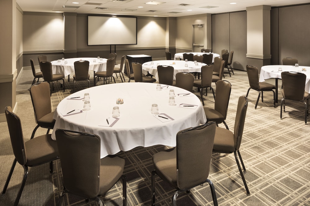 Hyatt Regency Schaumburg Chicago 70/79