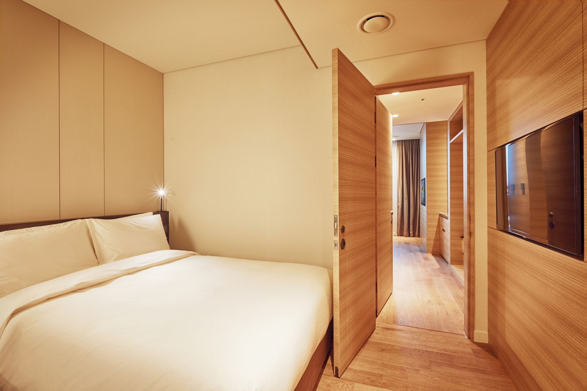 2 BEDROOMS, CONNECTING, STANDARD, TWIN BEDS, NO WINDOW