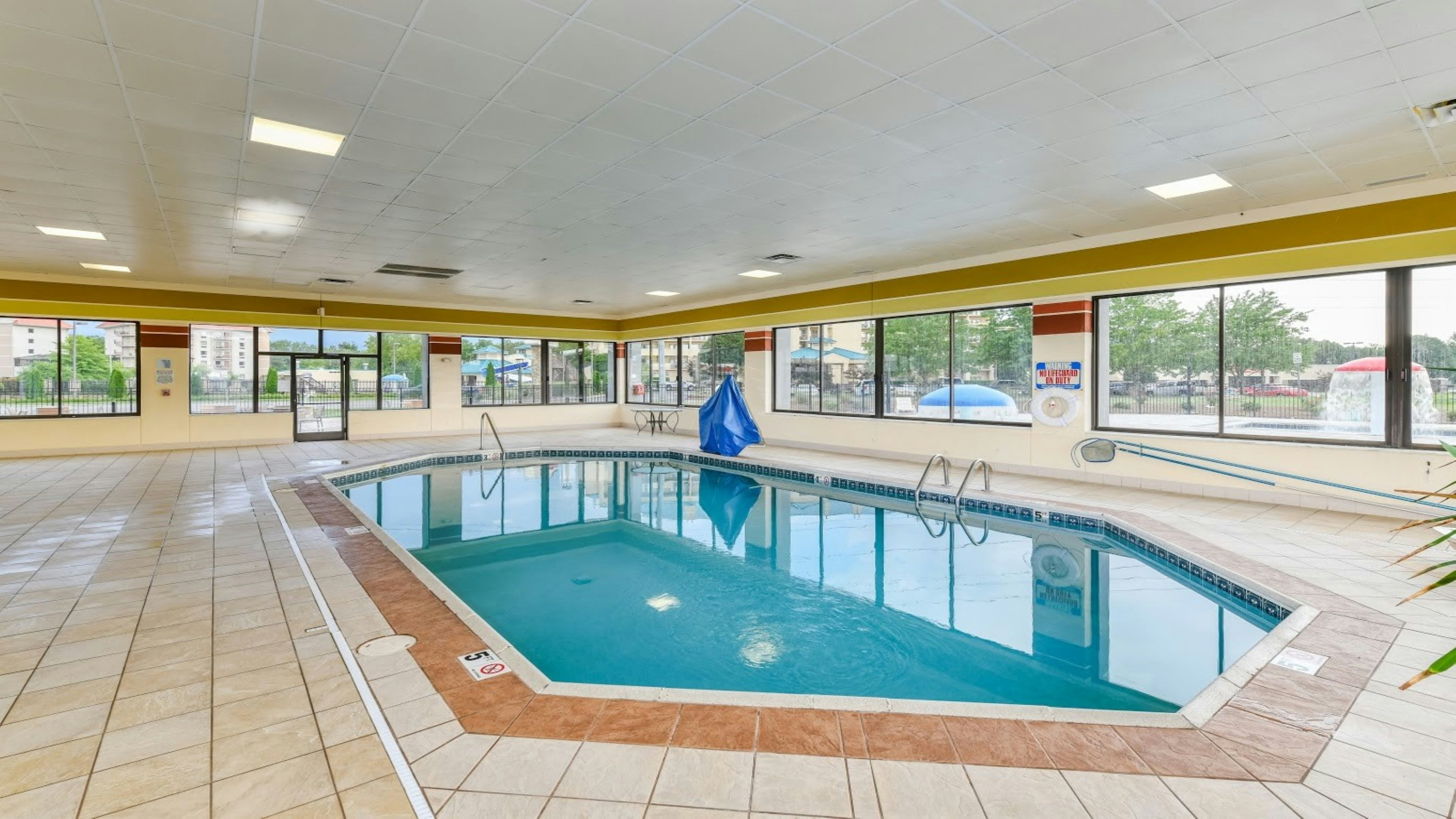 Holiday Inn Express Hotel and Suites Pigeon Forge/Near Dollywood 36/55