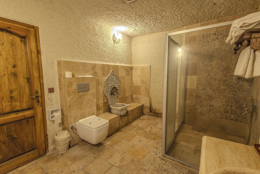 Miracle Cave Hotel 48/50
