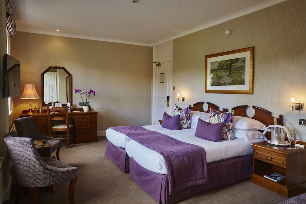 Ashdown Park Hotel And Country Club 24/84