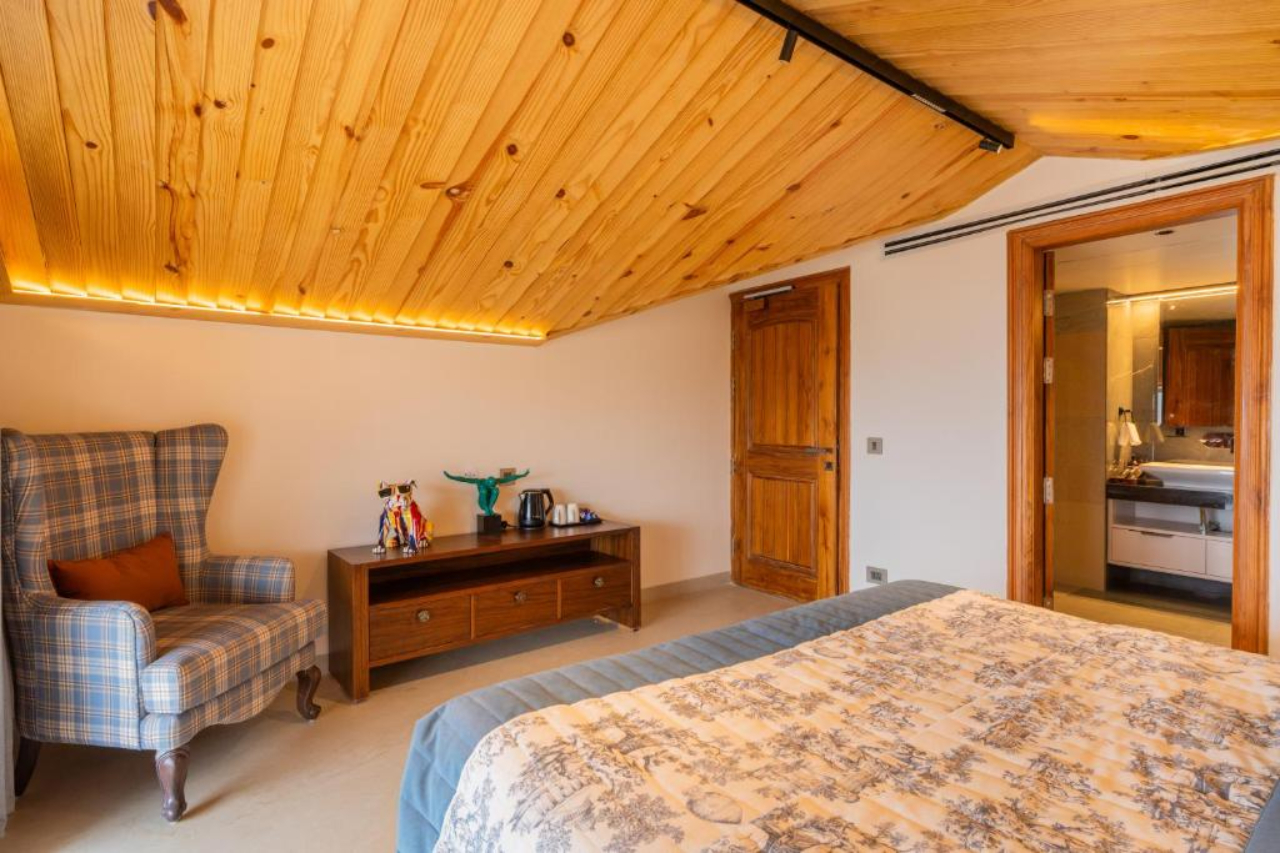 ELIVAAS Prive The Royce Lilly Luxe 4 BHK Hilltop Villa with Jacuzzi 12/23