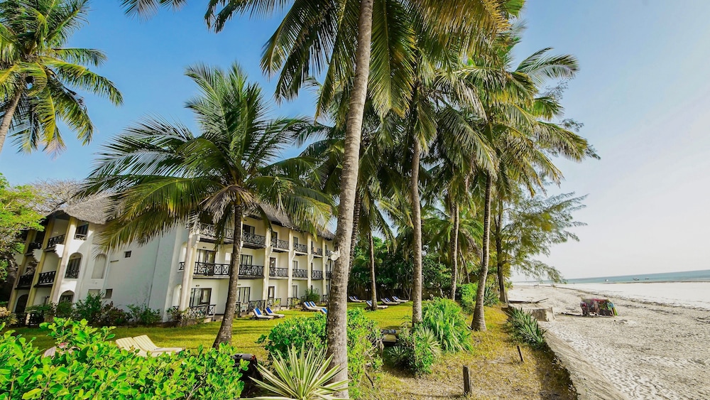 Papillon Lagoon Reef Hotel 54/61