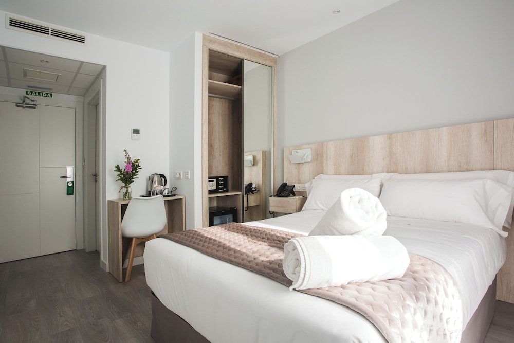 Hotel Dwo Abaster 8/22