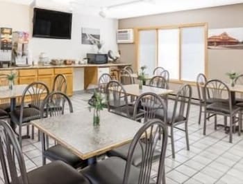 Americas Best Value Inn & Suites Atlantic 28/32