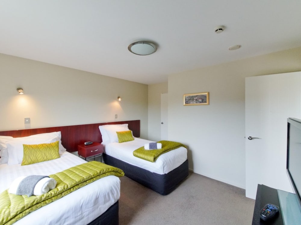 Avenue Motor Lodge 17/35