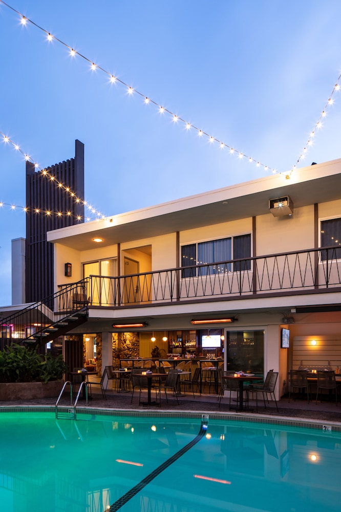 The Pearl Hotel 6/64