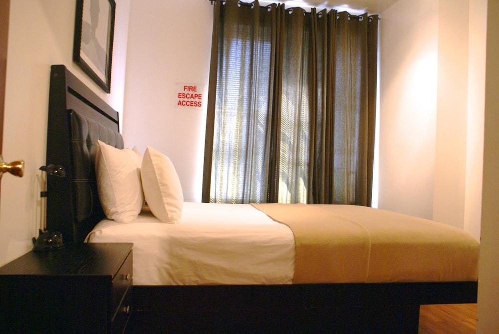 Off Soho Suites Hotel 16/38