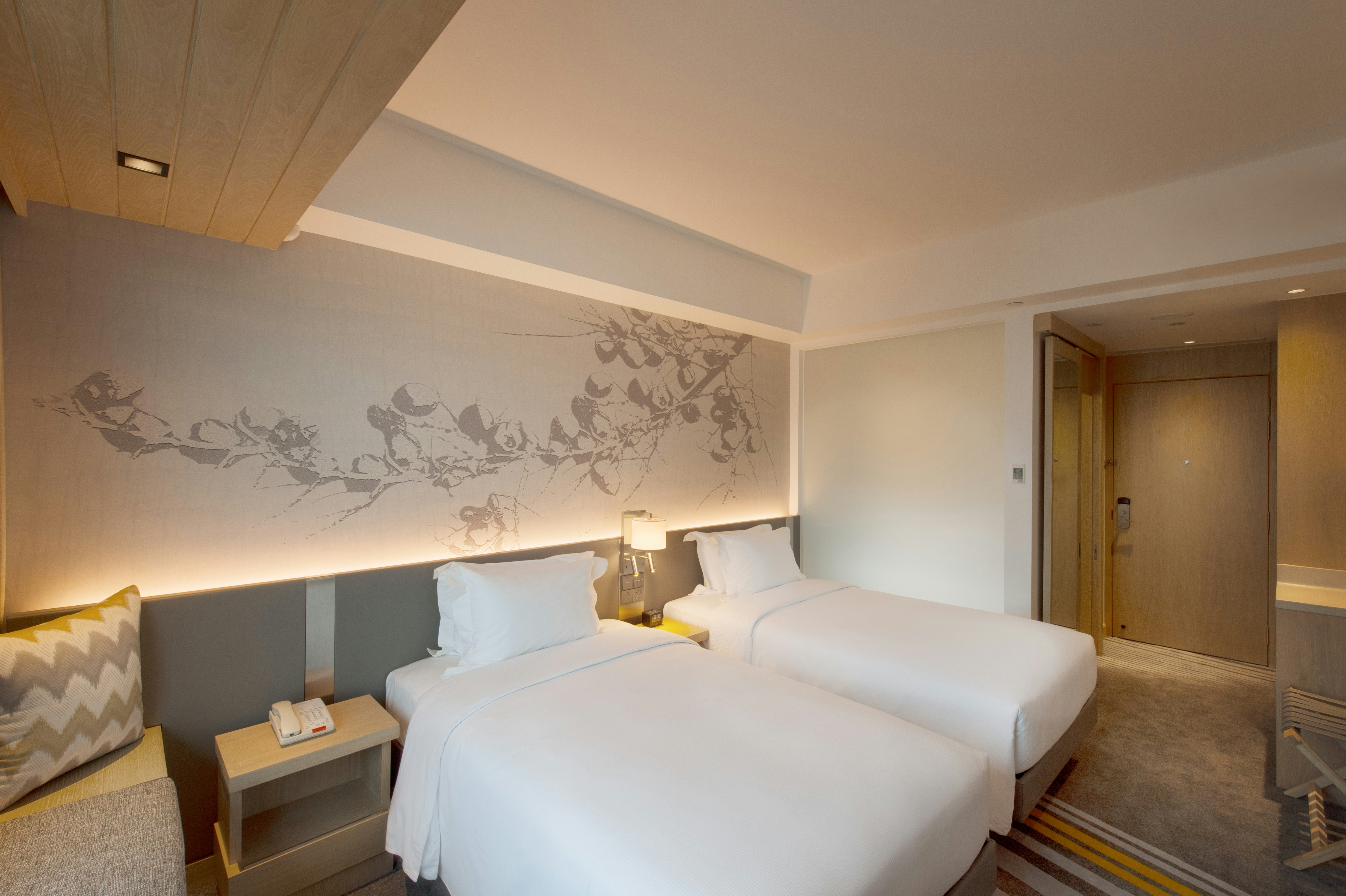 DELUXE, TWIN BEDS, CITY VIEW