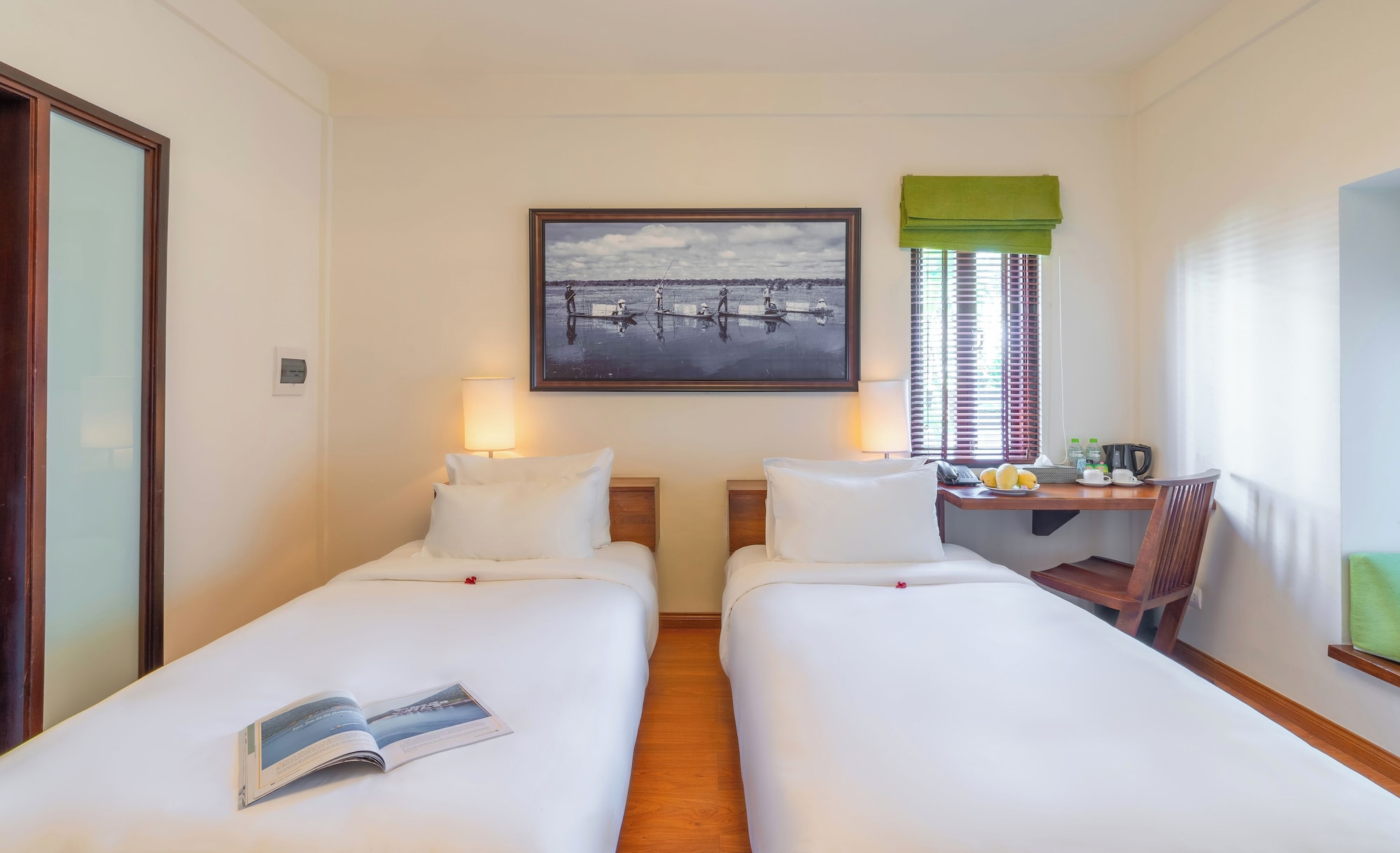SUPERIOR, TWIN BEDS, GARDEN VIEW