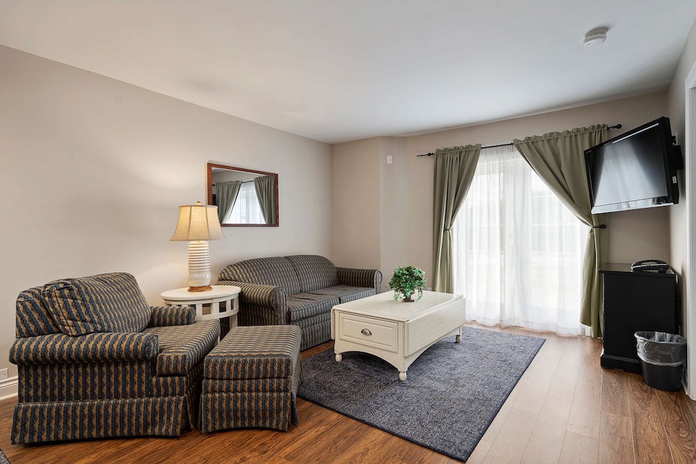 Charlevoix Inn Suites, SureStay Collection by Best Western 31/45