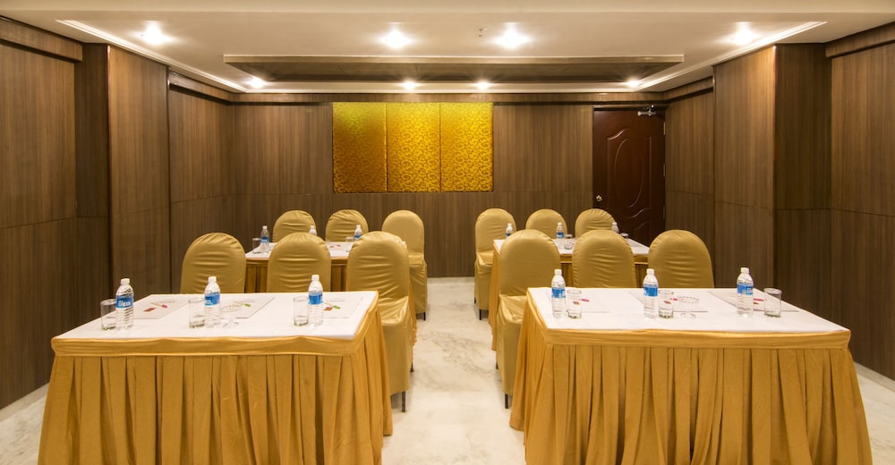 Shenbaga Hotel and Convention Centre 26/31