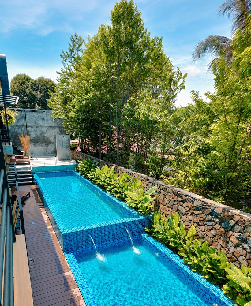 Lot 33 Boutique Hotel 43/50