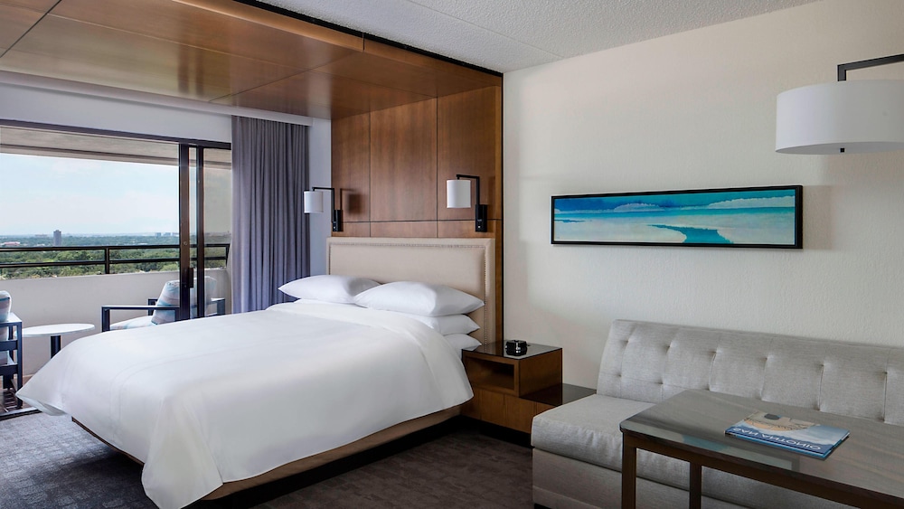 Club, King Bed, Sofa, Balcony, Accessible