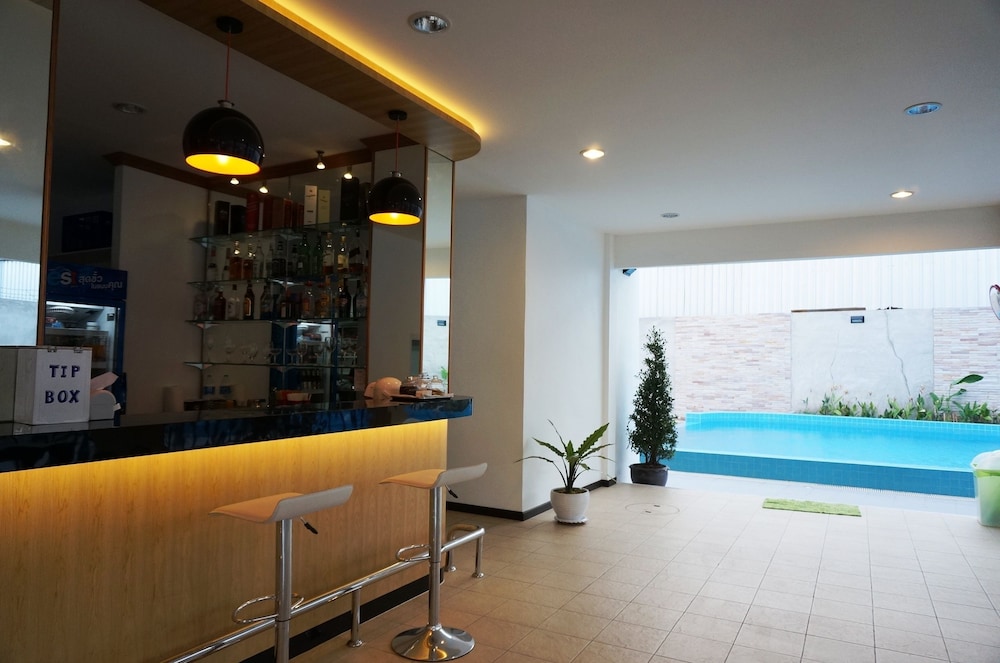 Th Beach Hotel 43/64