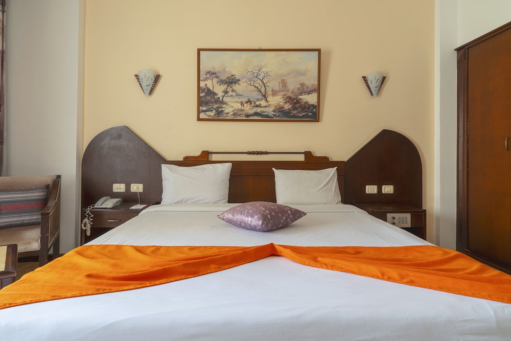 Room at Aracan Hotel, PORT SAID