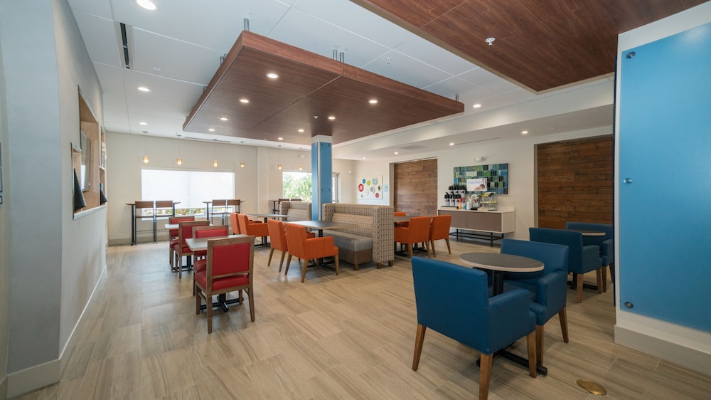 Holiday Inn Express & Suites Southaven Central - Memphis 41/53