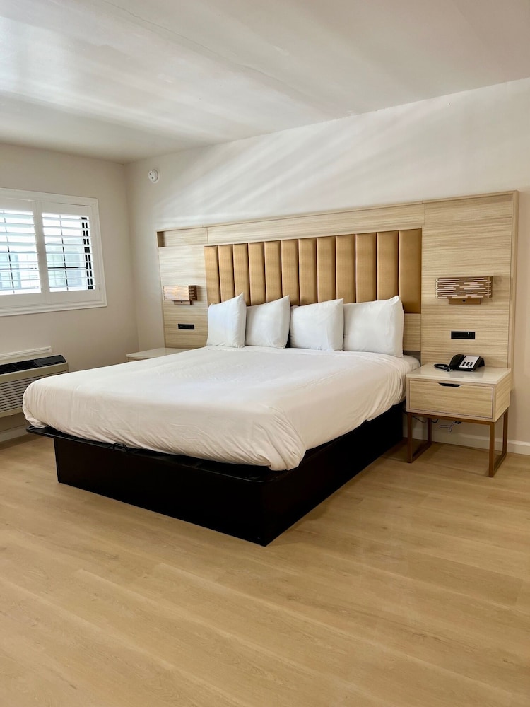 Nob Hill Motor Inn 15/40