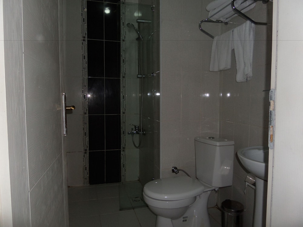 ROOM, 1 DOUBLE AND 1 SINGLE BED