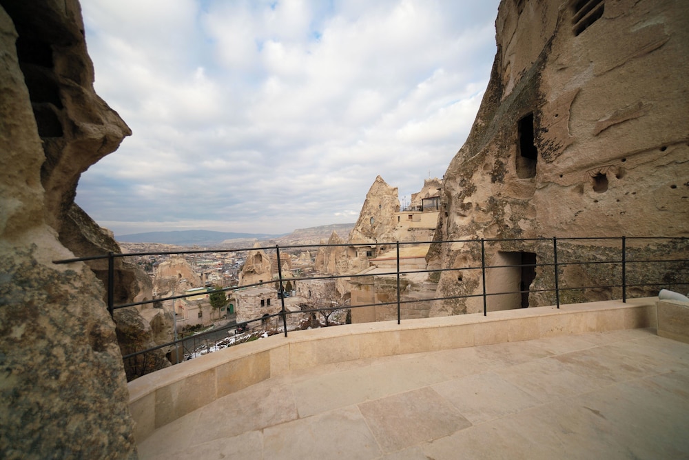 Zeus Cave Suites 47/50