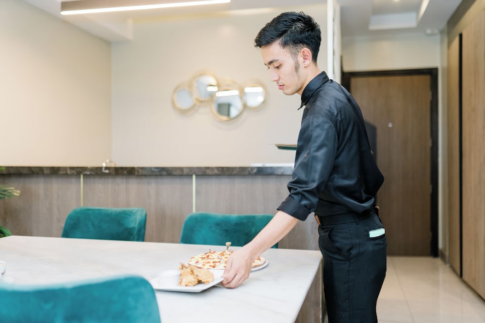 Zuri Hotel Iloilo City 10/50