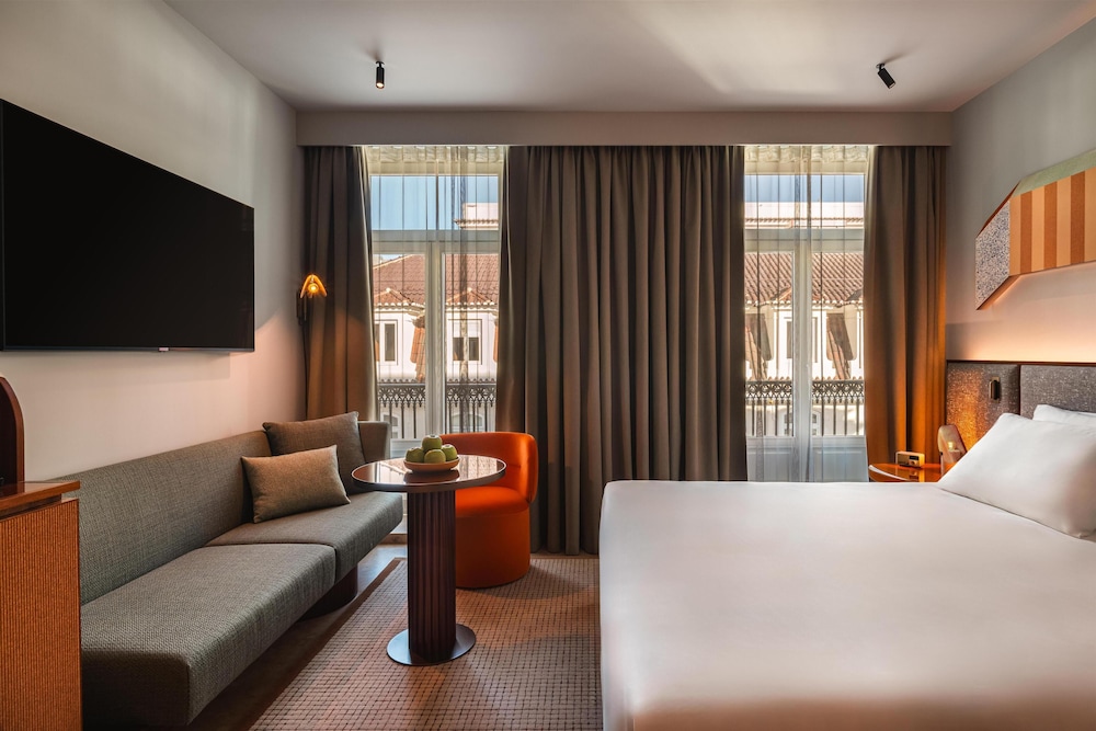 Deluxe, King Bed, Augustus View