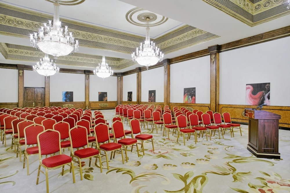 The Convention Center Royal Suites Hotel 39/50