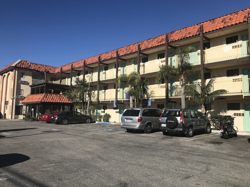 777 Motor Inn Huntington Beach 1/45