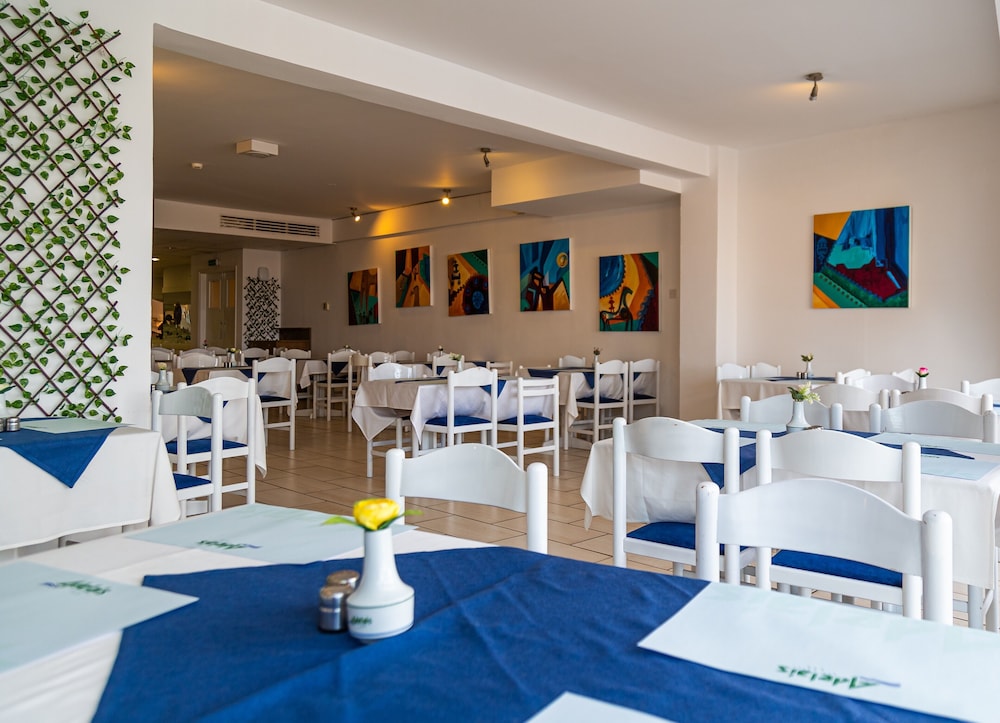 Adelais Bay Hotel 36/50