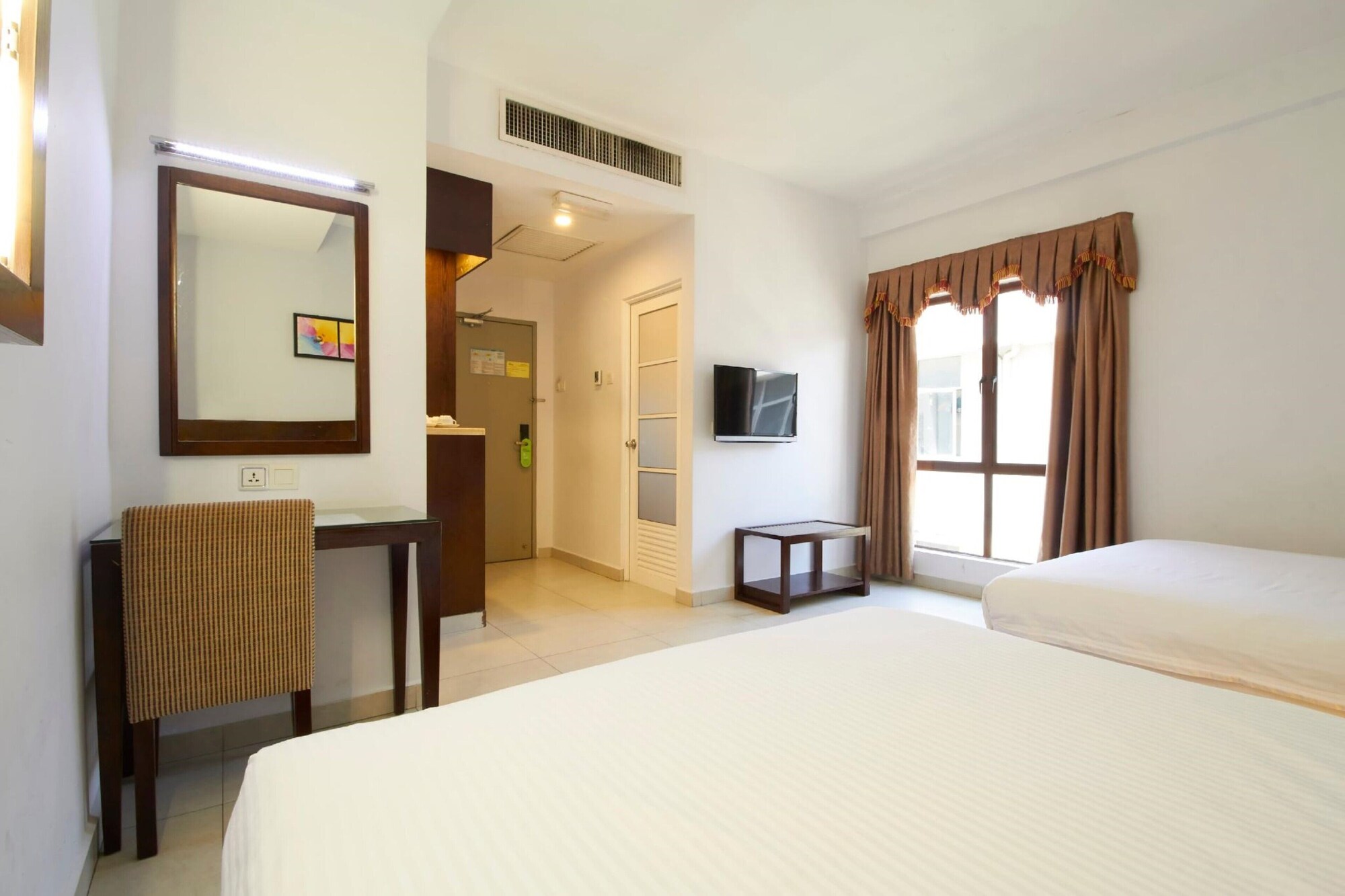 غرفة عائلية ثلاثية بسرير مزدوج وسرير فردي، Hotel Kepong 4/10