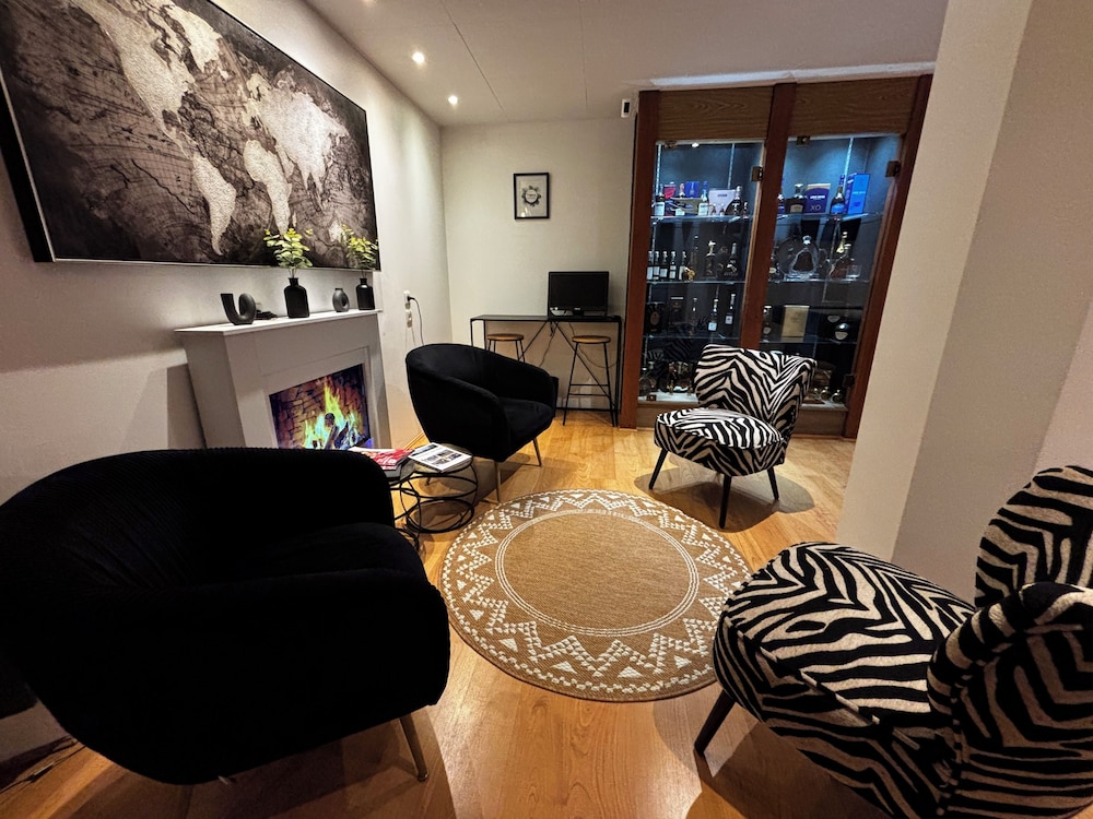 INTER-HOTEL LE VALOIS 28/50