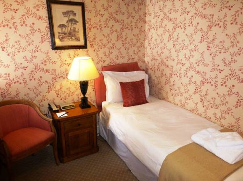 The Bear Hotel 20/33