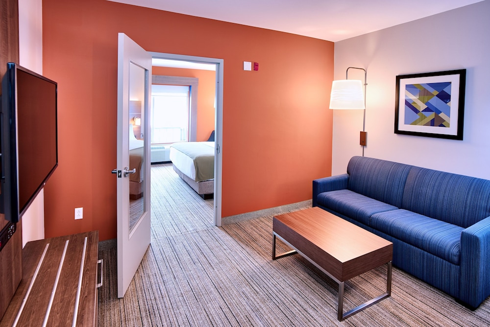 Holiday Inn Express Suites Dieppe Airport 37/63