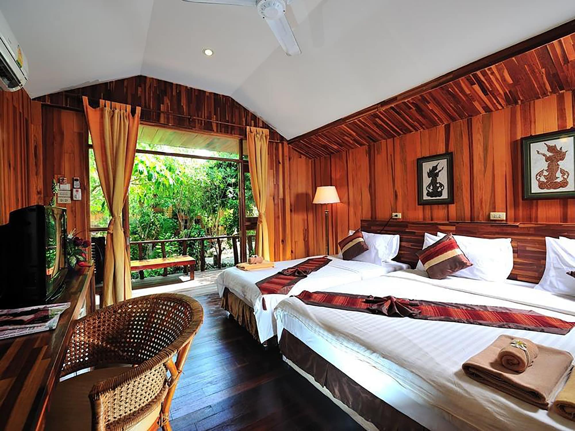 Garden, Bungalow, Triple, 1 King and 1 Single Beds