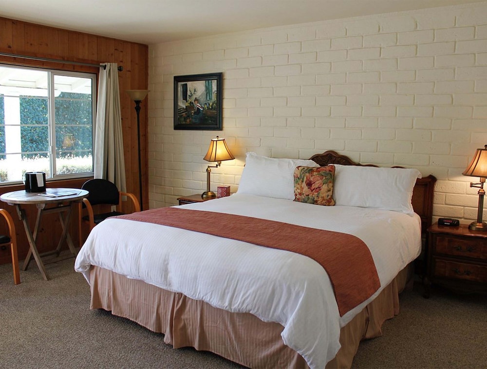 Cypress, King Bed, 1 King and 2 Double Beds