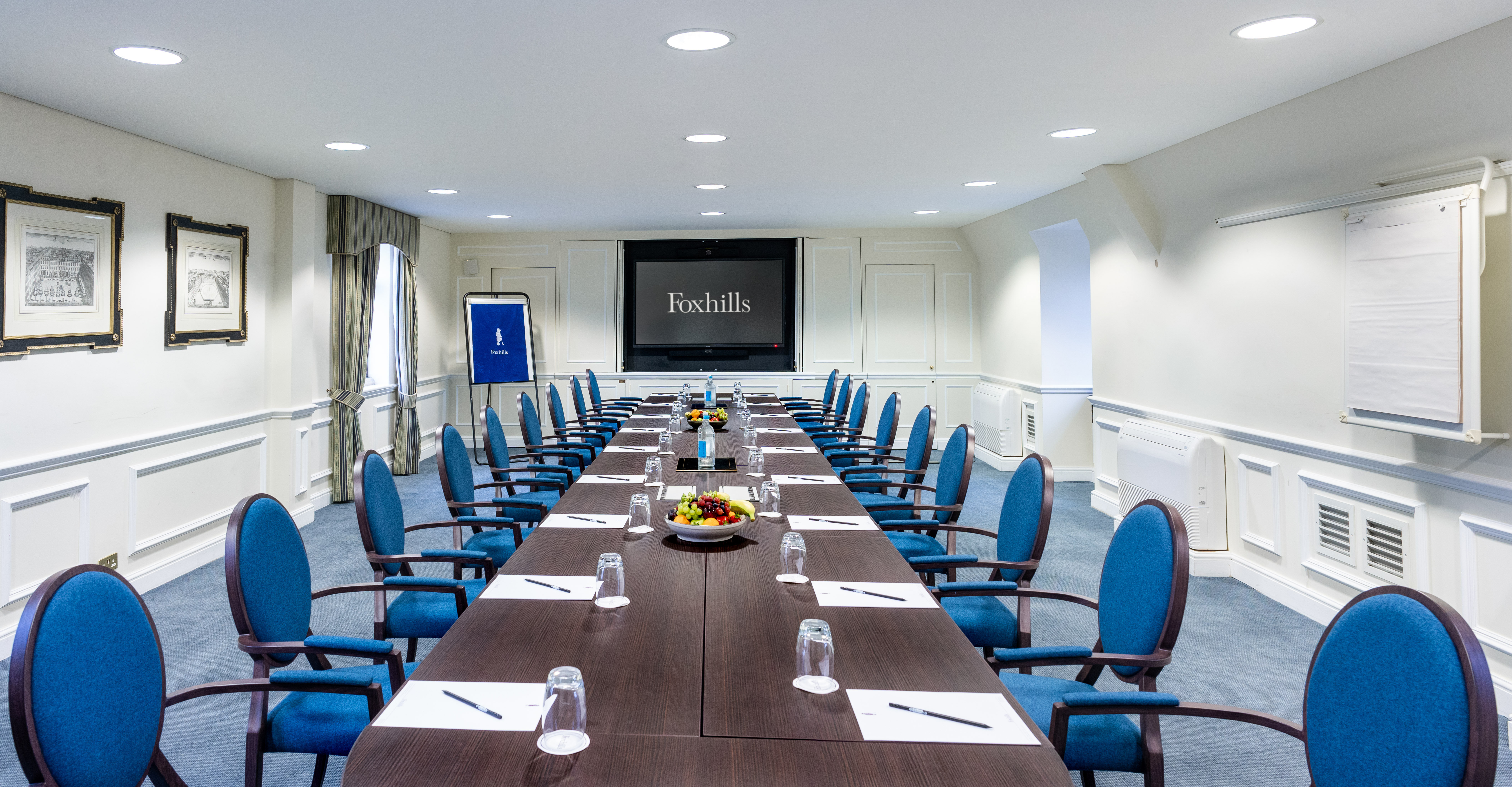 FOXHILLS CLUB AND RESORT WOKING 25/35