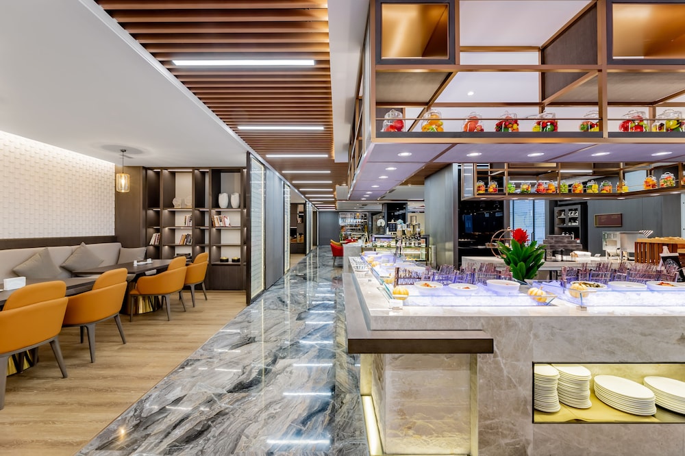 Ramada by Wyndham Bayannur 26/33