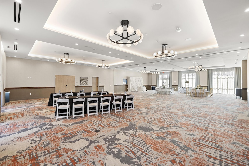 Hampton Inn by Hilton Ontario Airport 9/36