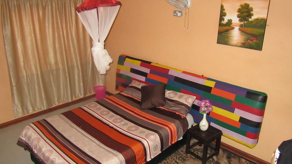 ROOM, DOUBLE BED, SHARED BATHROOM