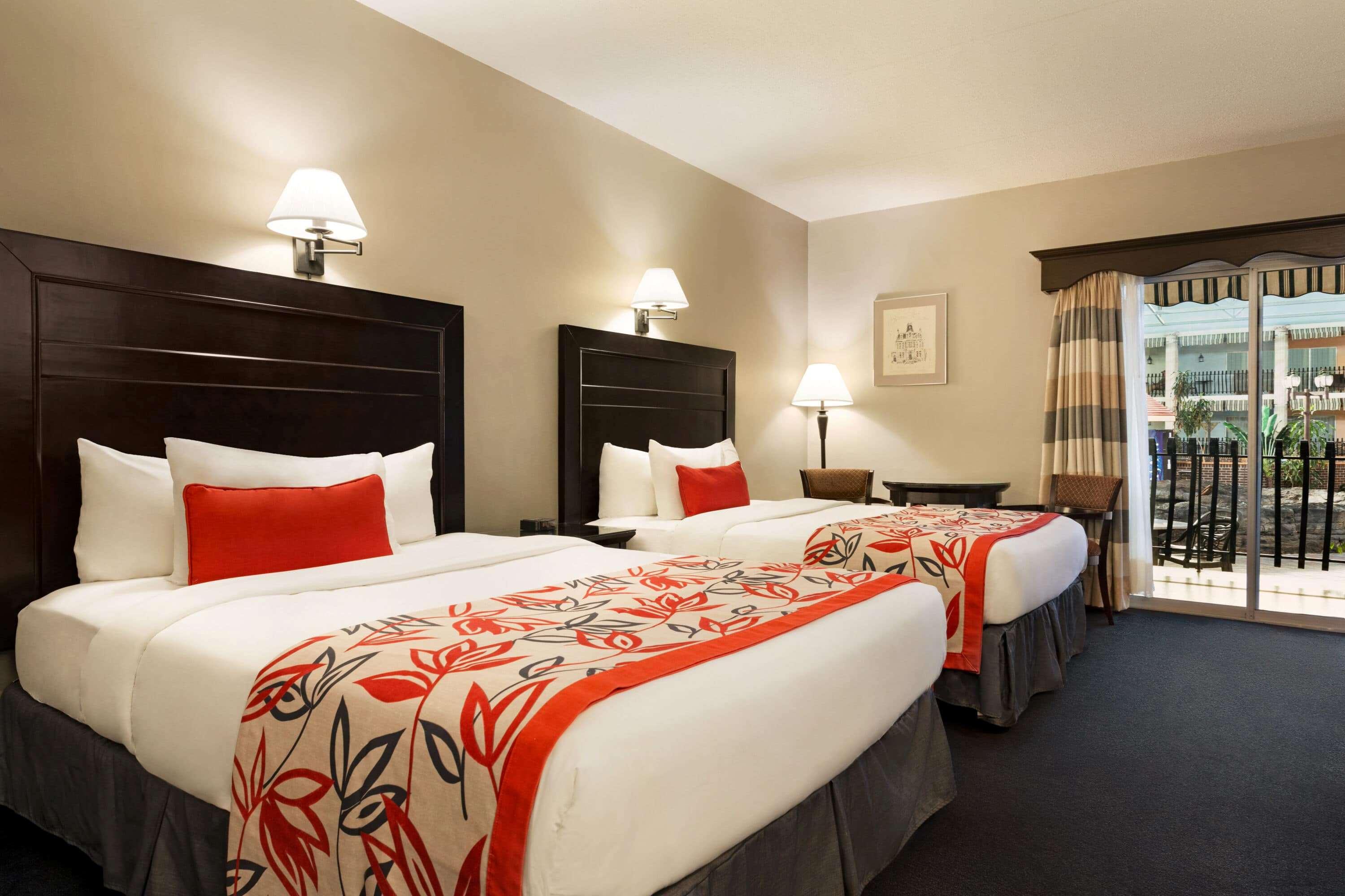 Interior, Courtyard, 2 Queen Beds, Balcony View
