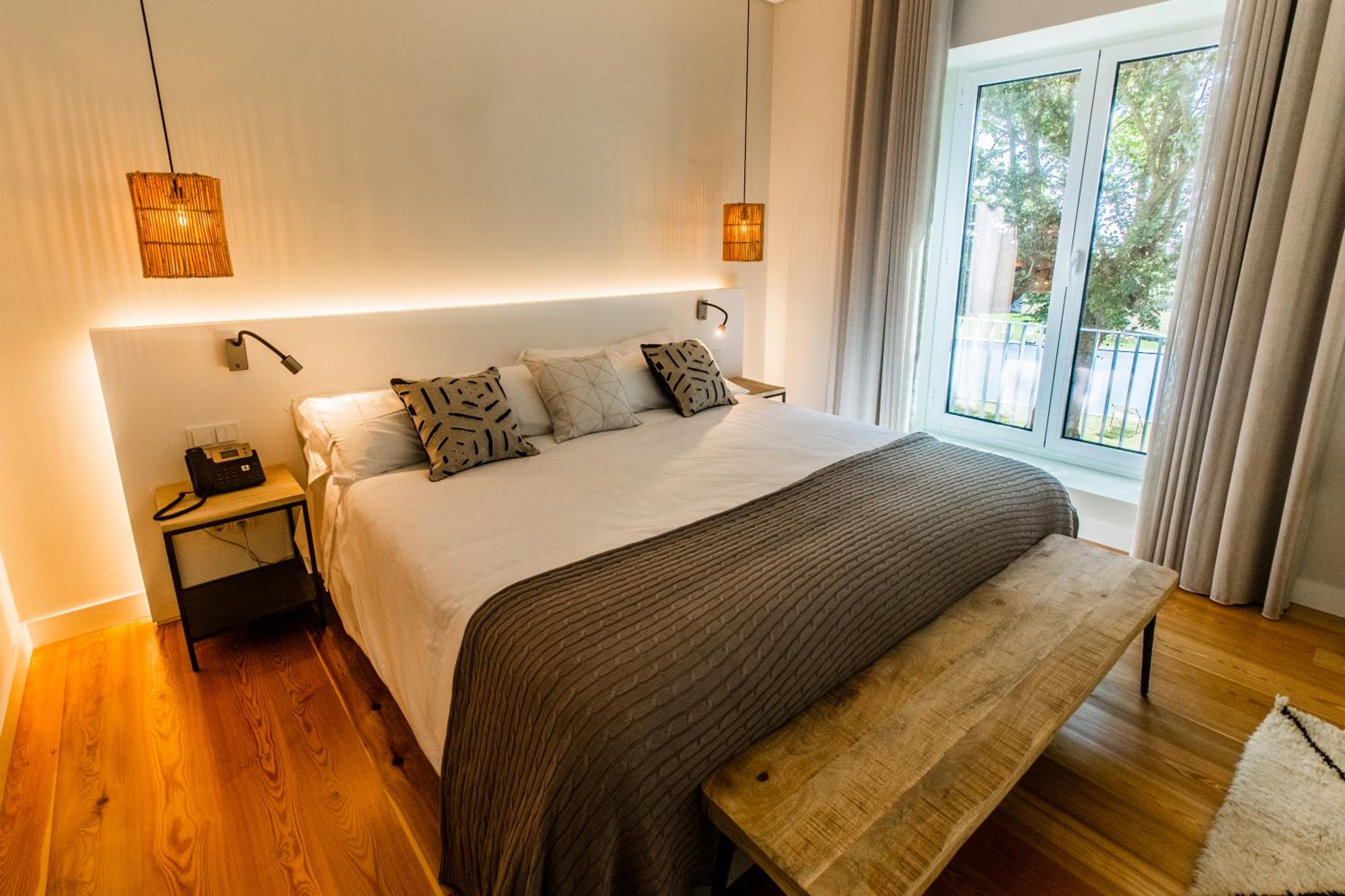 Room, Double or Twin Bed, Partial Sea View