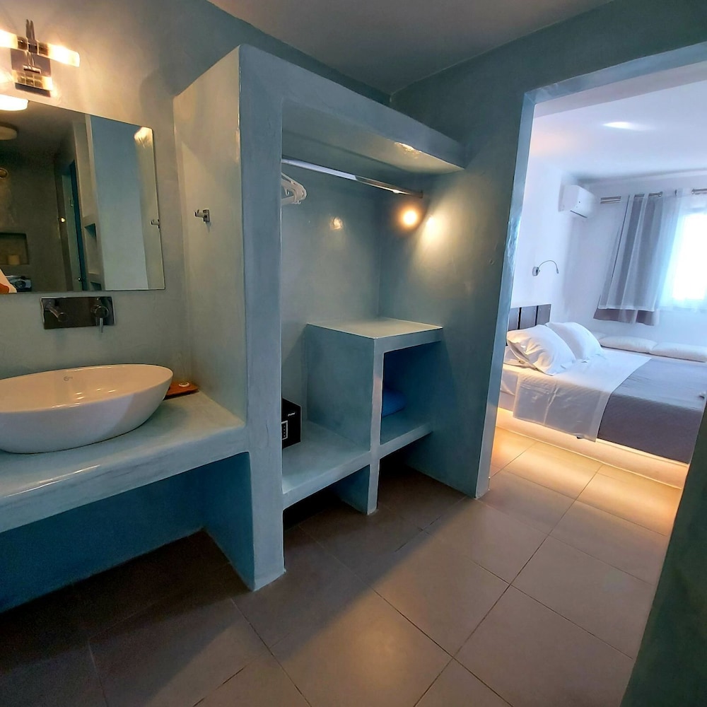 Ambience Suites 25/72