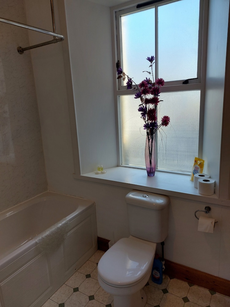 Eddlewood Guest House 42/43