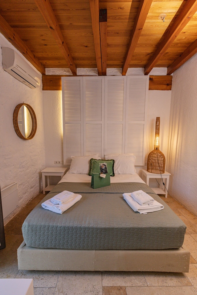 La Grenadine Hotel 25/50