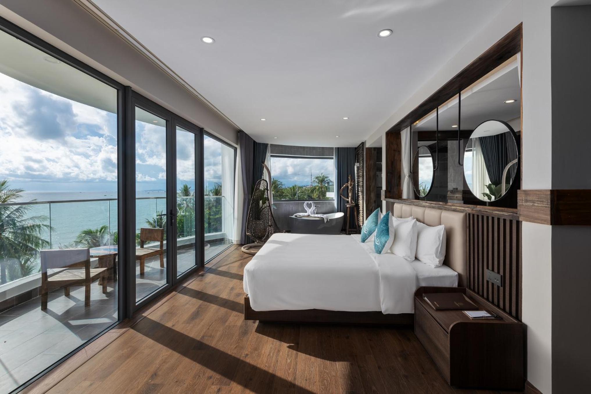 Grand, Panorama, Suite, King Bed, Ocean View
