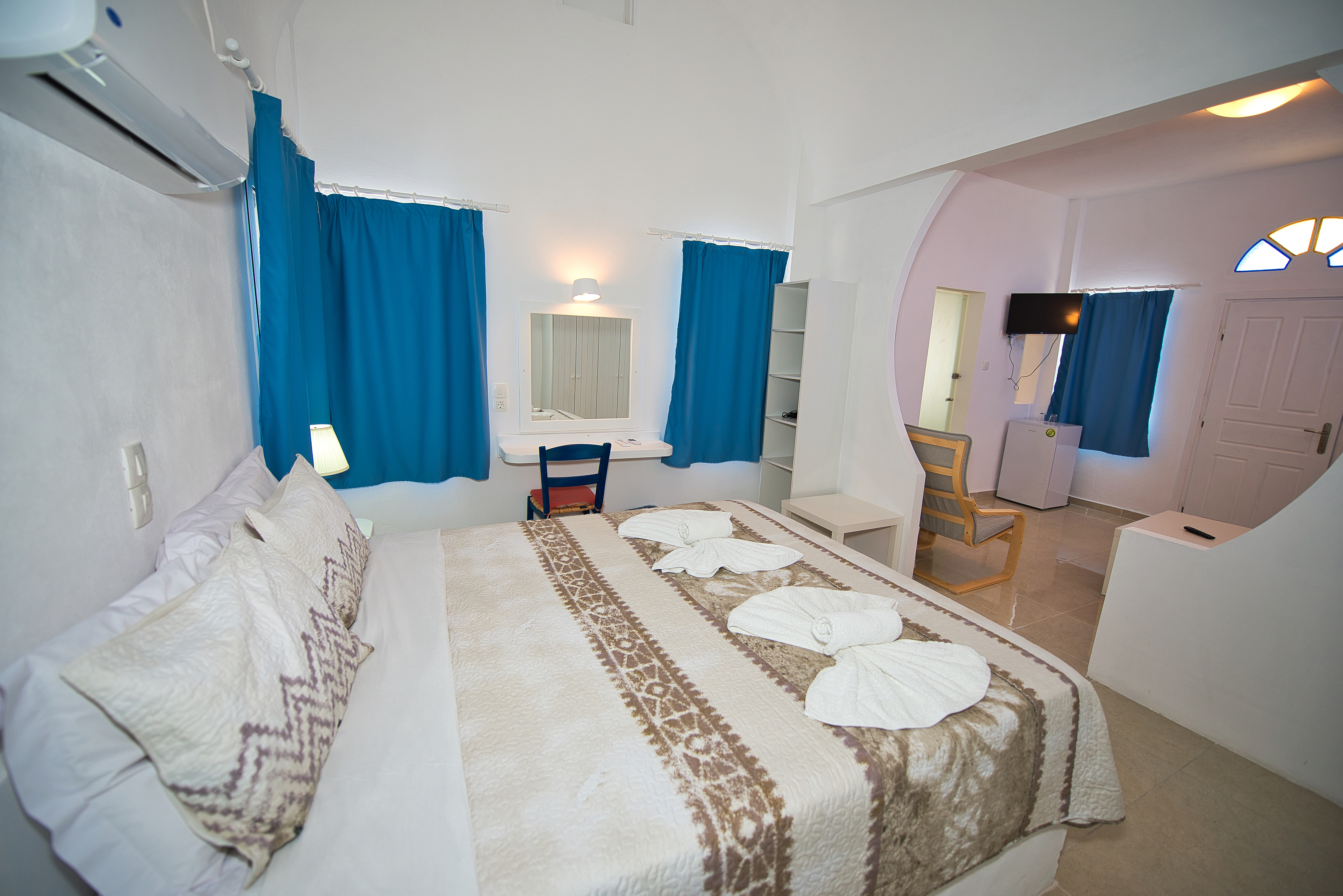 DELUXE, DOUBLE BED