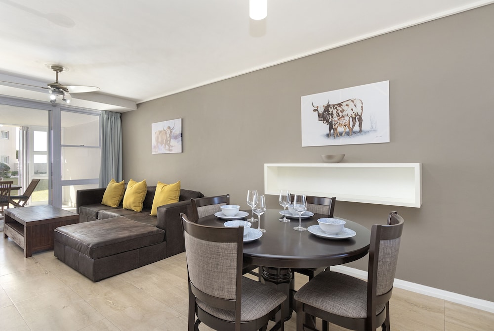 Luxury On The Beach Lagoon Beach 38/55
